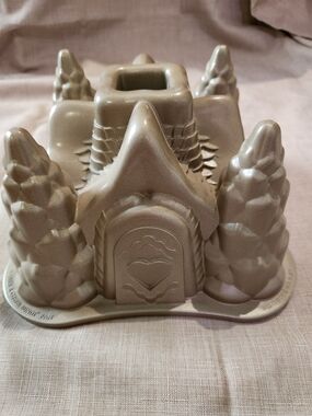 Nordic Ware Hansel & Gretel Castle Bundt Pab